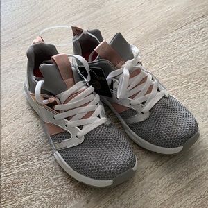 NWT Sketchers sneakers